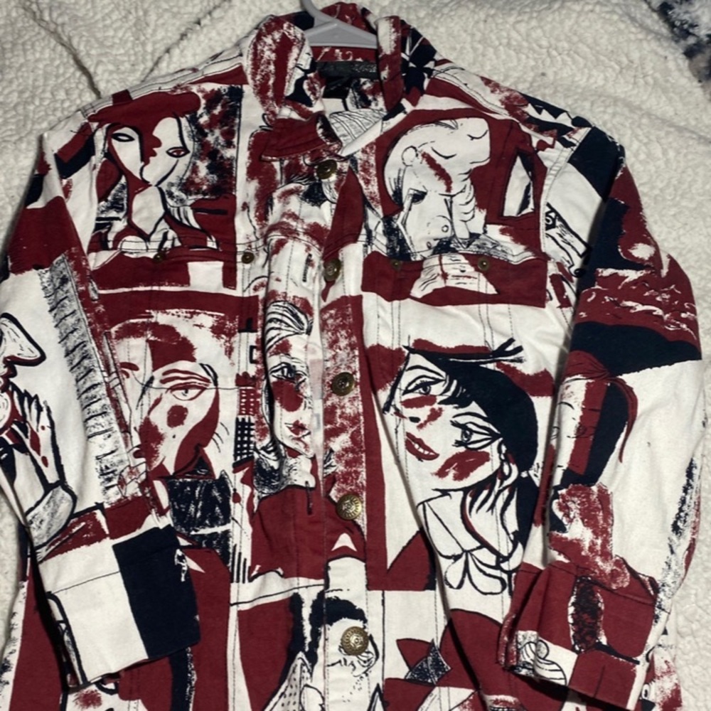 Super cute artsy 3 quarter sleeve button up size large but fits like a small